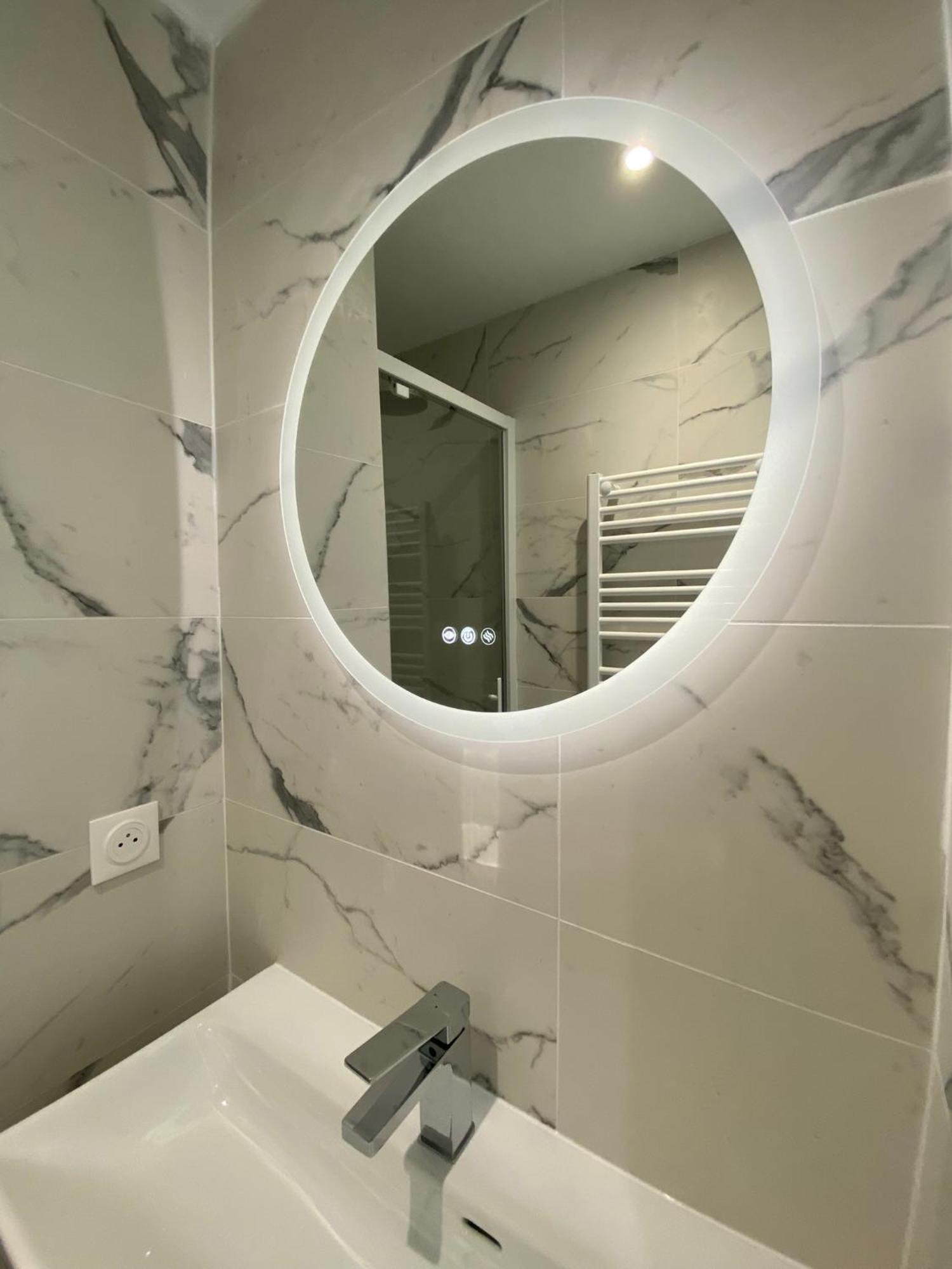 Appartement Face Mer Et Port Santa Lucia Climatise Et Wifi Saint-Raphael  Exterior photo