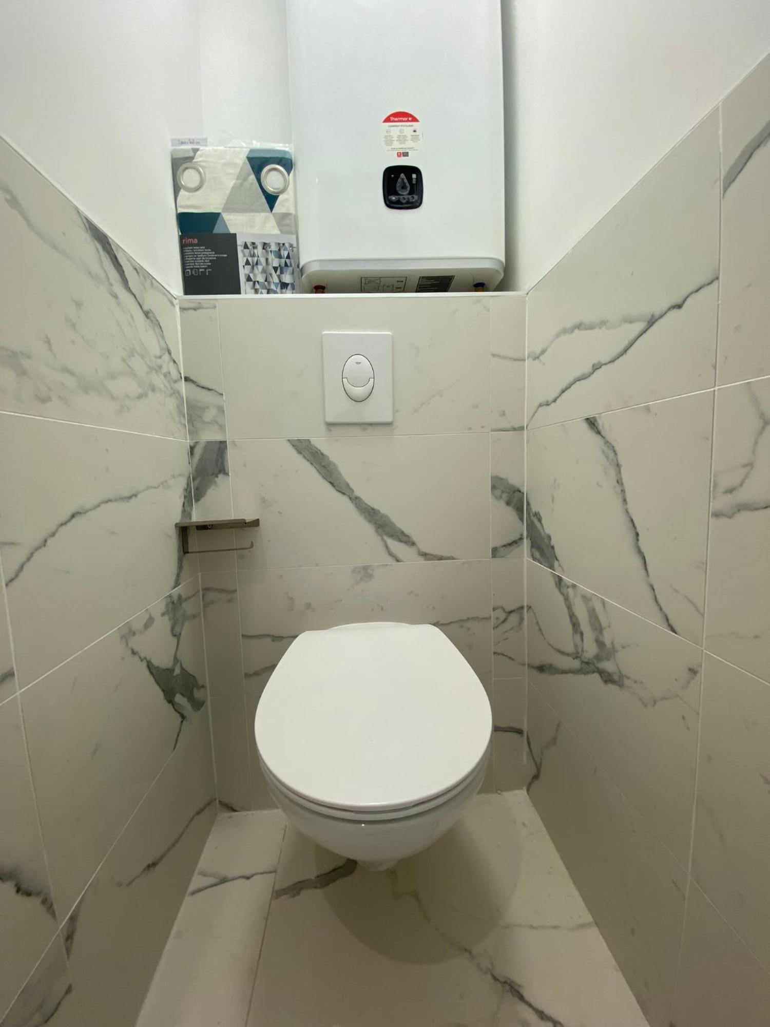 Appartement Face Mer Et Port Santa Lucia Climatise Et Wifi Saint-Raphael  Exterior photo